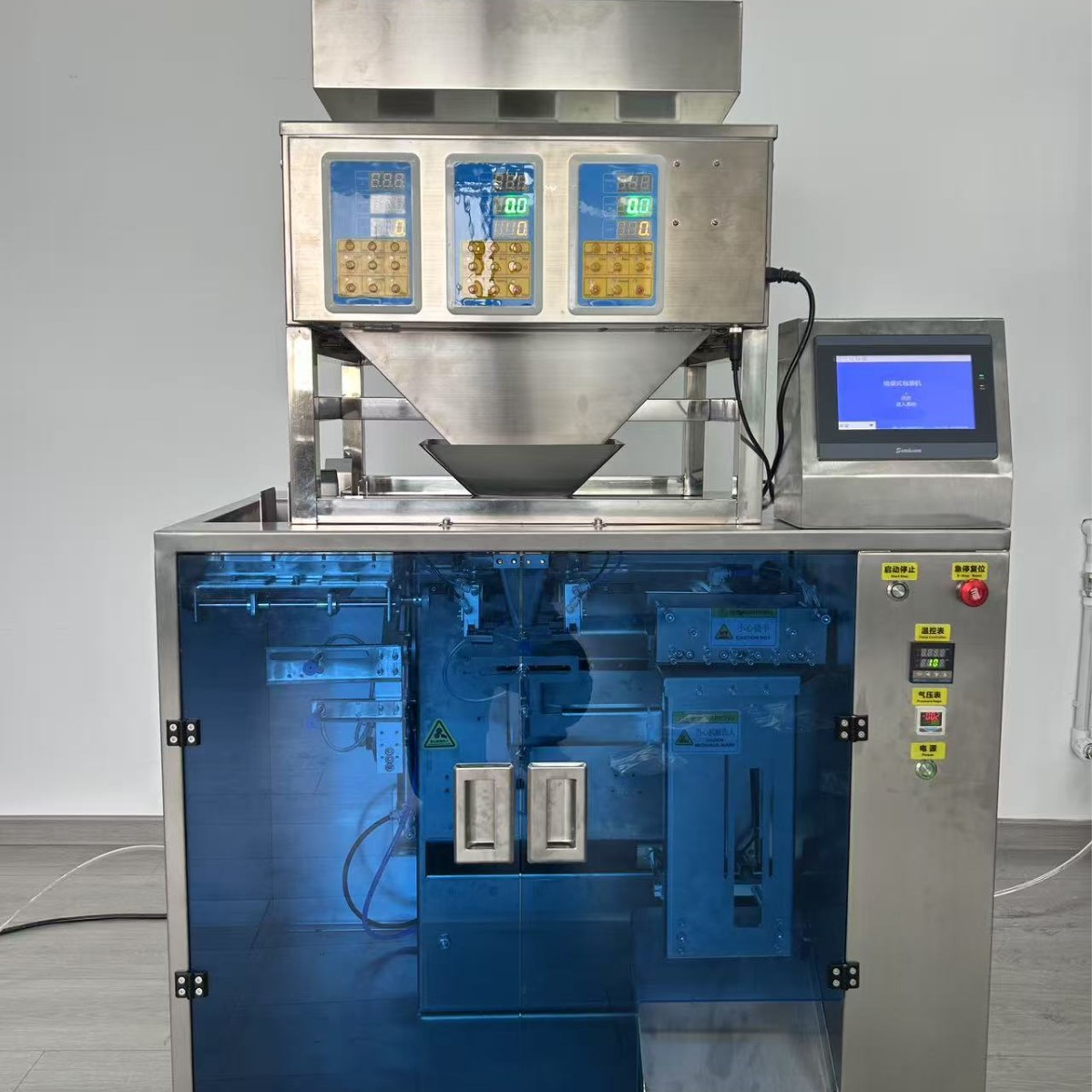 小型给袋式干果颗粒包装机三头给袋包装设备厂家报价