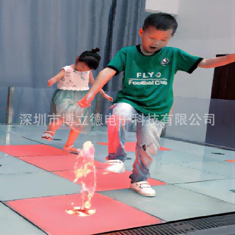 网红手势互动脚踏音乐喷泉跳泉感应喷泉互动LED地砖喷泉安装施工