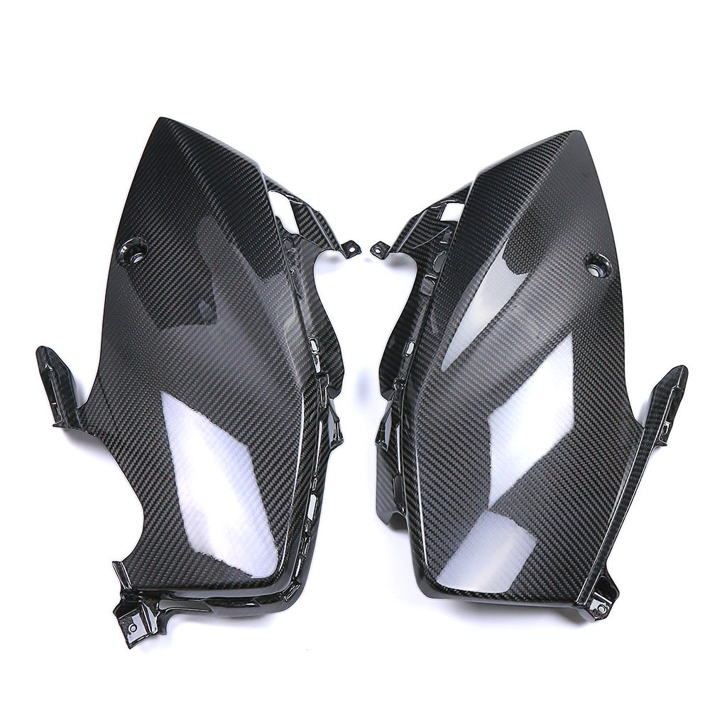 适用铃木 隼 GSX1300R 摩托车外壳改装配件碳纤维油箱下内衬板21+