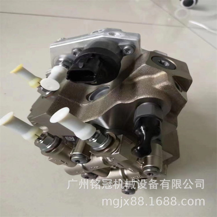 PC200-8 PC210-8 PC220-8 6D107燃油泵 柴油泵总成0445020150