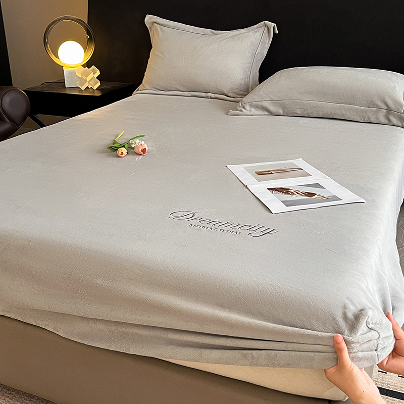 正官旗A类简单字母刺绣牛奶绒单床笠三件套宿舍床珊瑚绒加厚冬季