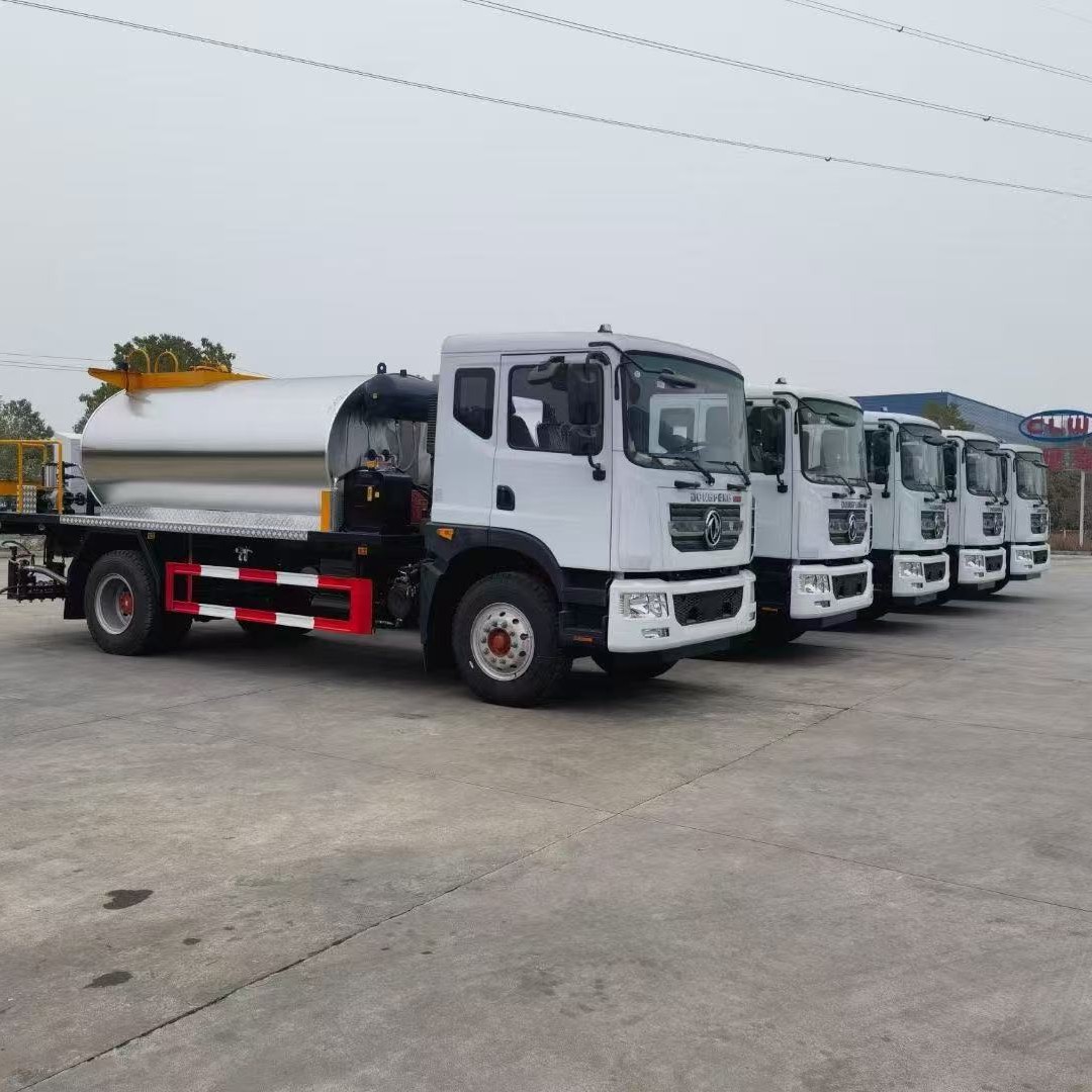 小型沥青路面封层撒油车