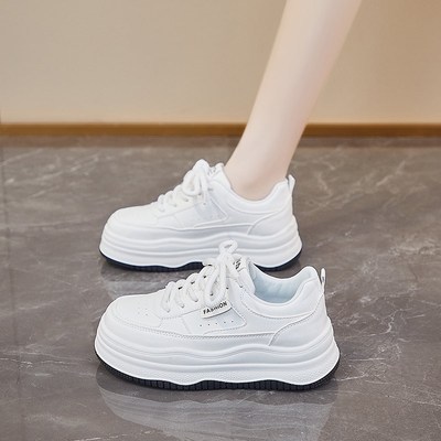 爆款皮面小白鞋女34码2025新款春季厚底小个子增高轻便软底运动鞋