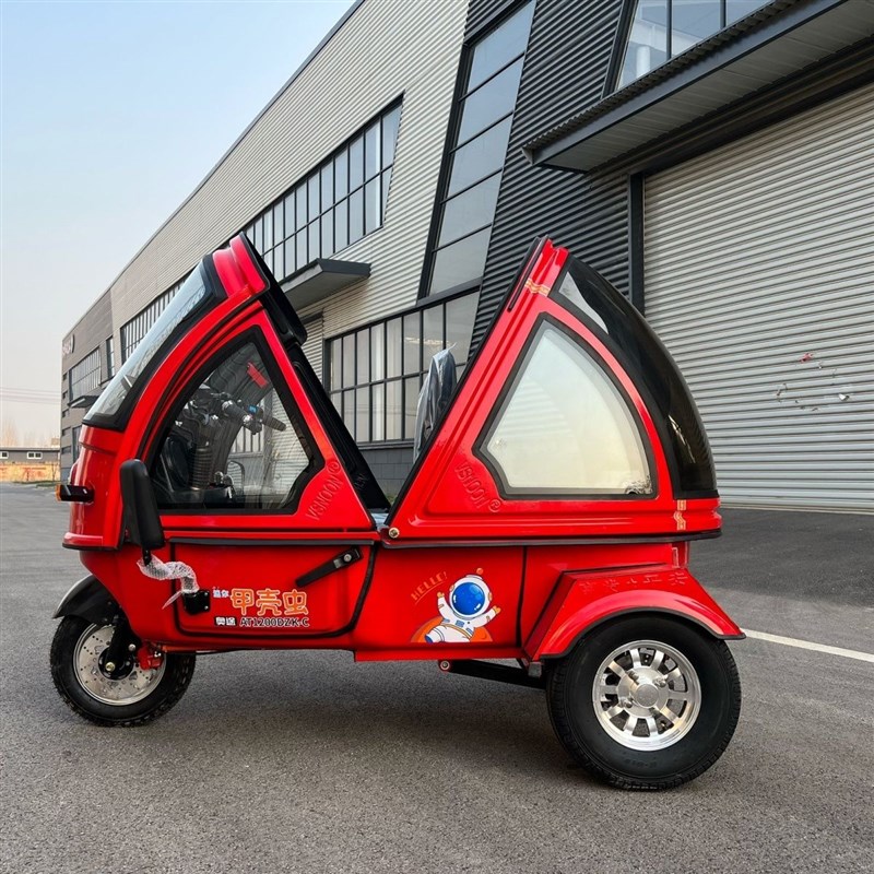 电动三轮车接送孩子带棚封闭式可坐可站