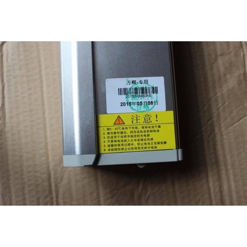 电动车电池36V伏48V伏8A锂电电动车电池可取下充电便携带锂电池