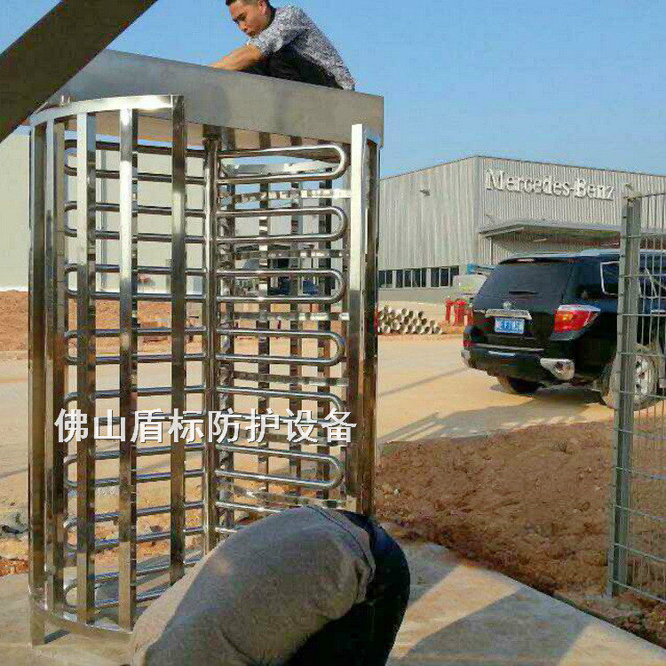 盾标防护订置工厂防尾随全高转闸人行通道旋转门景区电控人脸滚轴