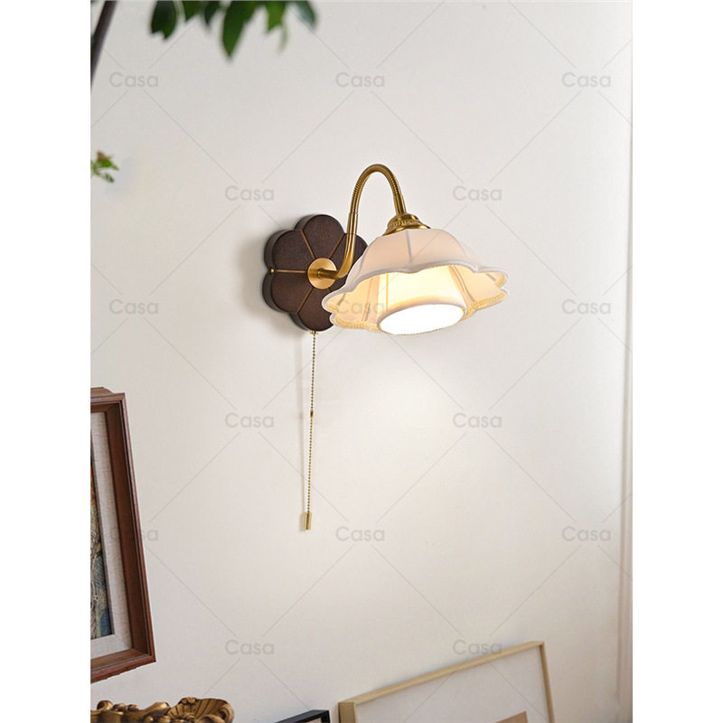 中古花朵布艺壁灯 2024新款复古胡桃实木卧室床头玄关过道装饰灯