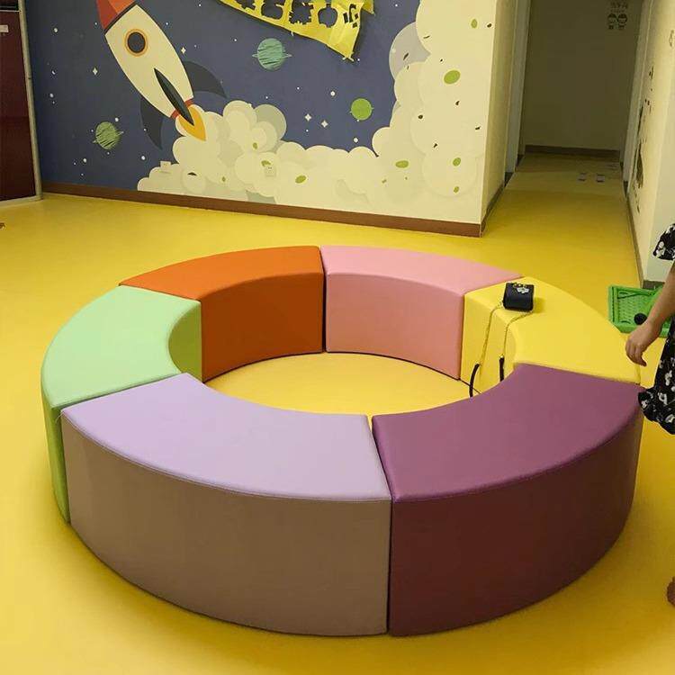 幼儿园早教中心培训班机构书店儿童阅读休息区弧形组合软包沙发凳