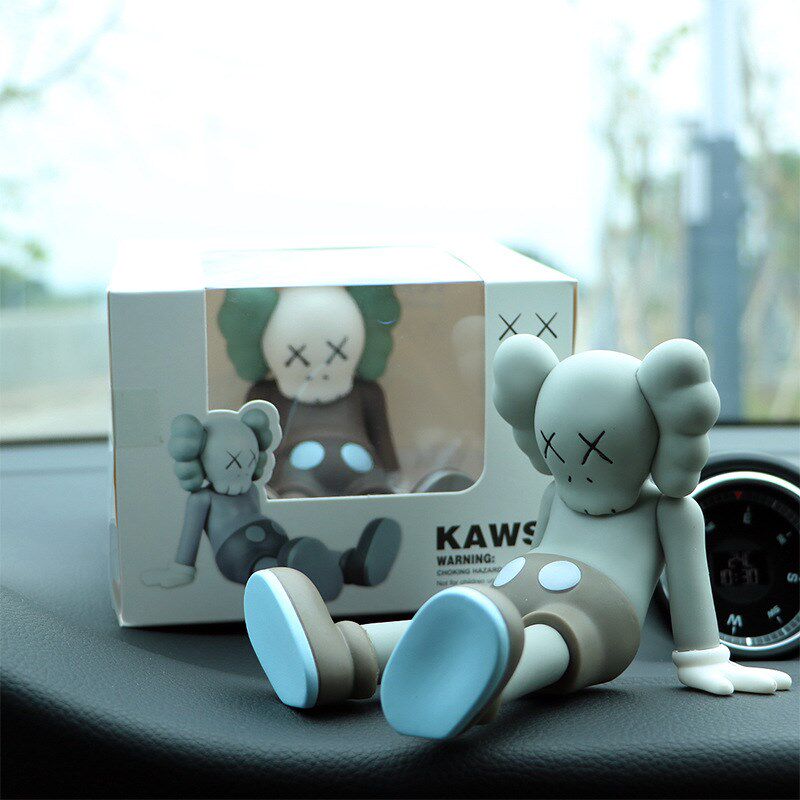 速发盒装KAWS玩斯品型汽车摆件创意个性车内装饰用模考具