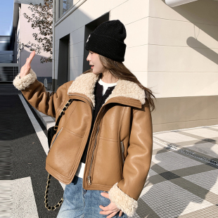 短款皮毛一体外套女2025冬季新款小个子高级感时尚保暖羊羔毛上衣