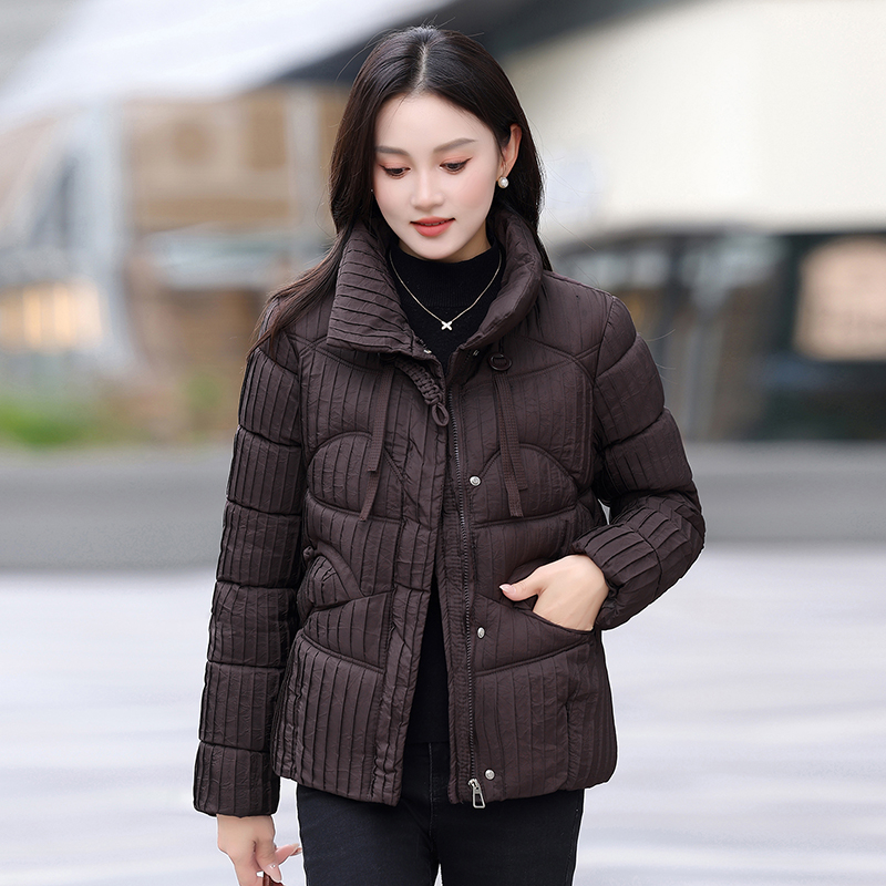 妈妈冬装新款时尚2025棉衣中老年女洋气短款羽绒棉服外套保暖棉袄