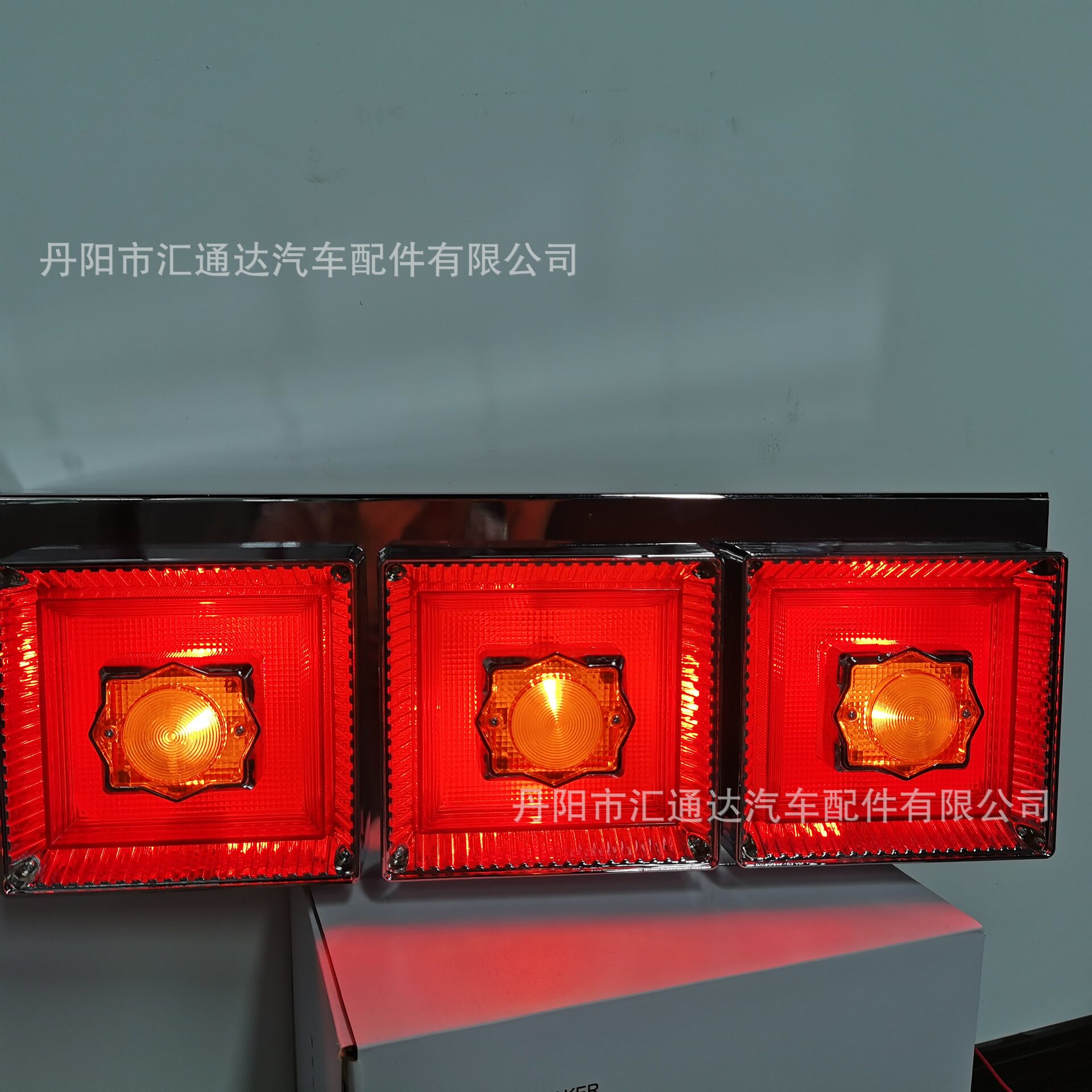 卡车后尾灯 现货通用型卡车三联后尾灯汽车卡车拖车尾灯拖车灯