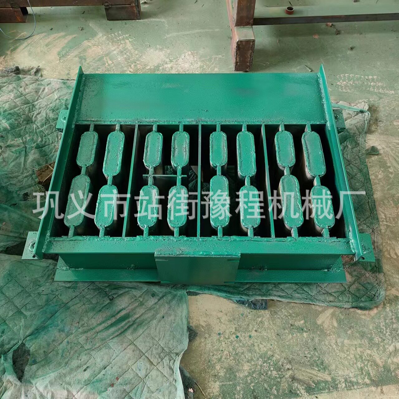 小型制砖机通用空心砖模具植草砖路面花砖磨具实心标砖模具设备