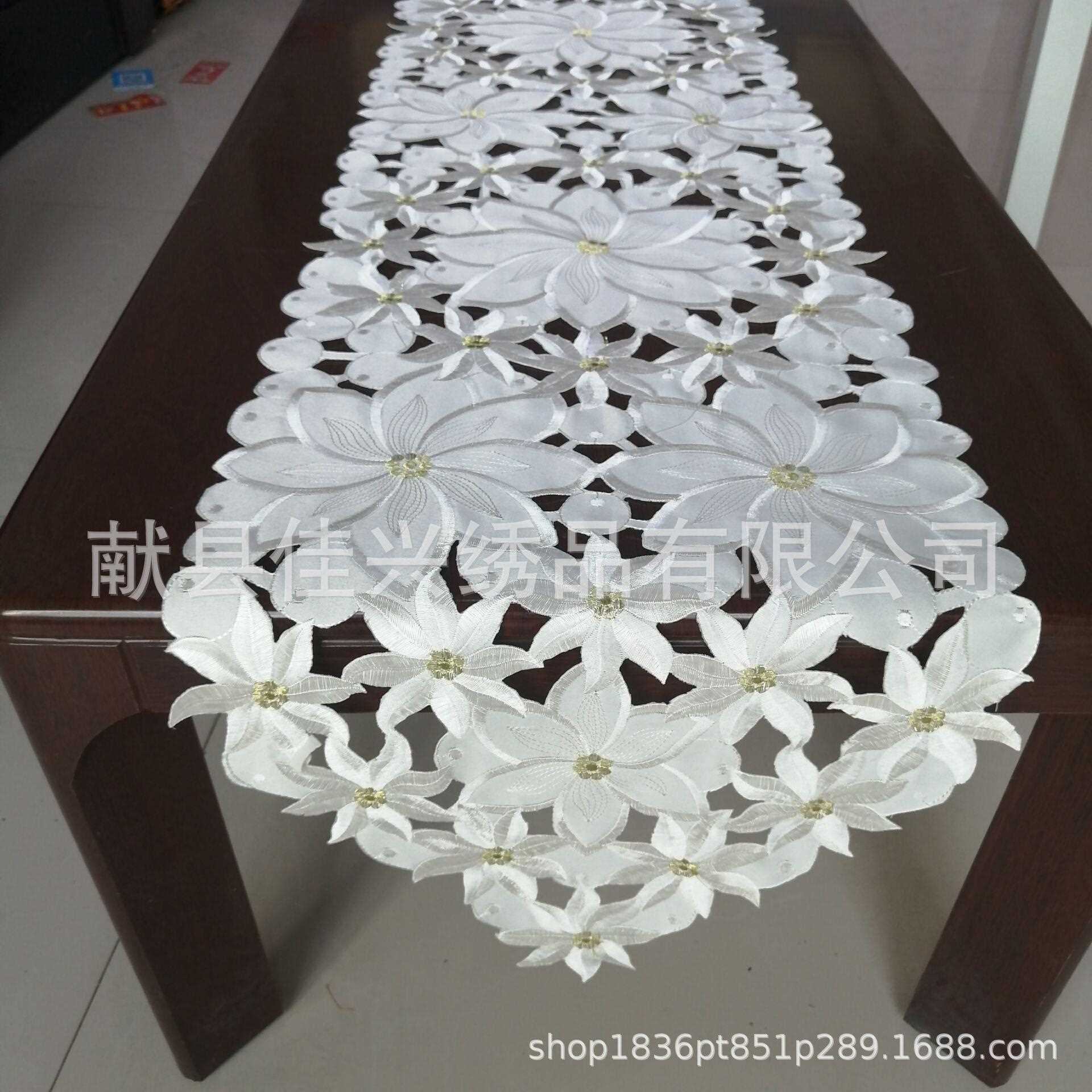 直销新款跨境圣诞贴布刺绣桌布桌旗欧式餐垫圆盘亚马逊速卖通