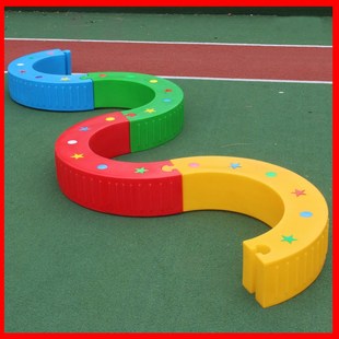 户外滚塑半月摇组合S型体能训练器材幼儿园感统独木桥儿童平衡木