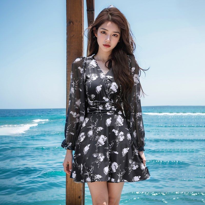 泳衣女士夏2024新款大码微胖连z体长袖防晒保守胖mm显瘦遮肚高级