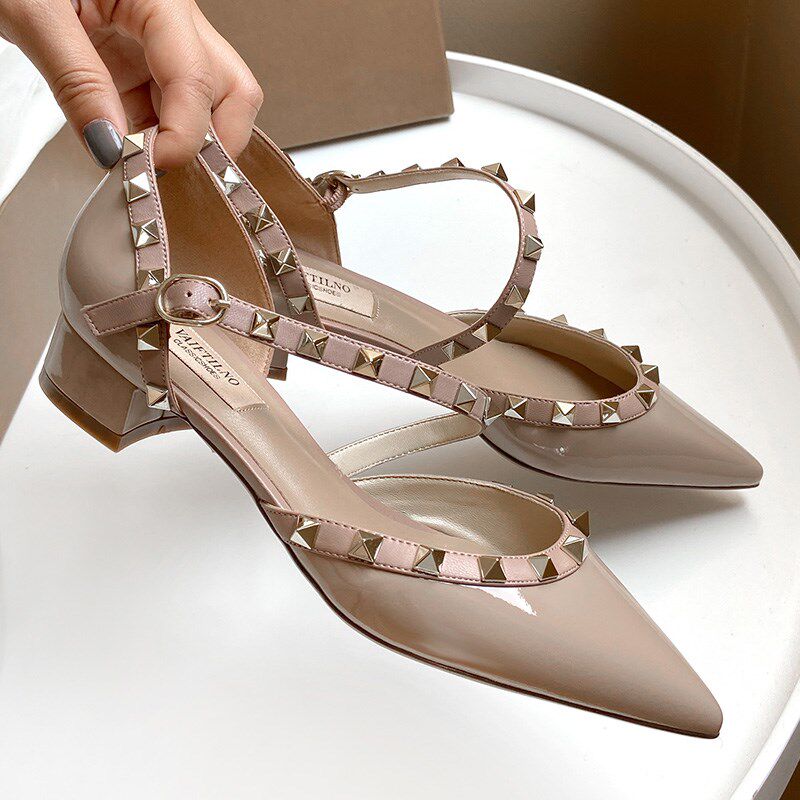 凉鞋女夏季外穿精致不累脚宽胖脚设计感小众2025新款铆钉小高跟