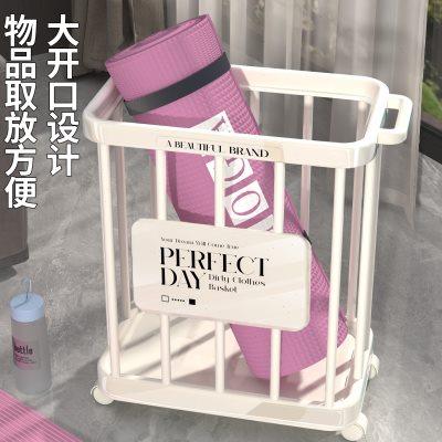 瑜伽垫收纳筐家用带轮子可移动健身器材收纳框运动用品夹缝置物架