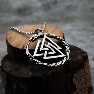 狂饰风重叠三角几何项链男潮钛钢吊坠嘻哈风小众设计毛衣链送男友