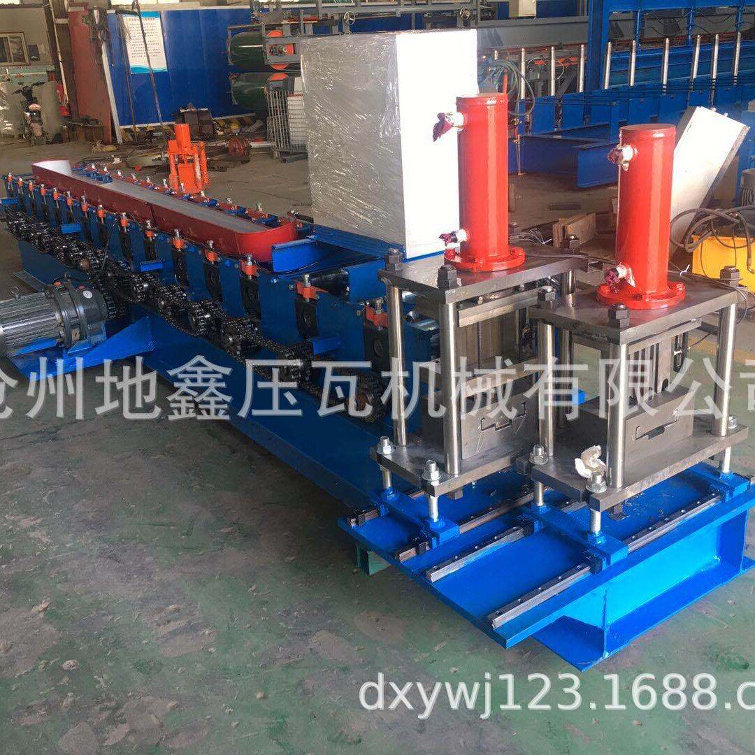 防盗门框机全自动压花门框机地鑫压瓦机非洲客户制作