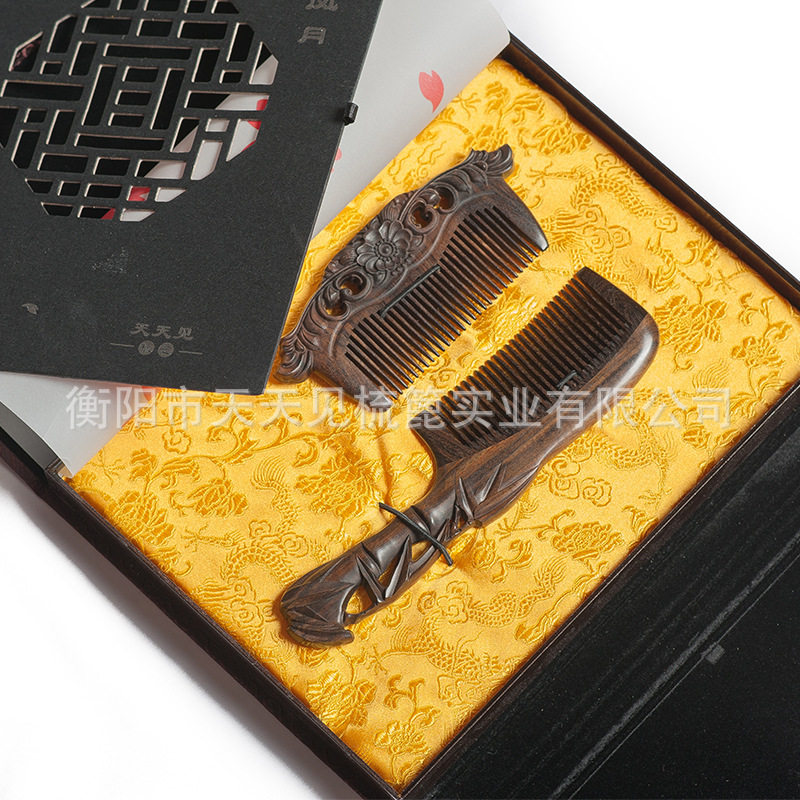 天天见工厂订置雕刻工艺品手工雕刻木梳黑檀雕刻梳创意礼品