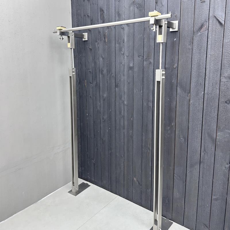 买手店展示架上墙不锈钢桦木侧挂衣杆衣服架子女装男装壁挂陈列架