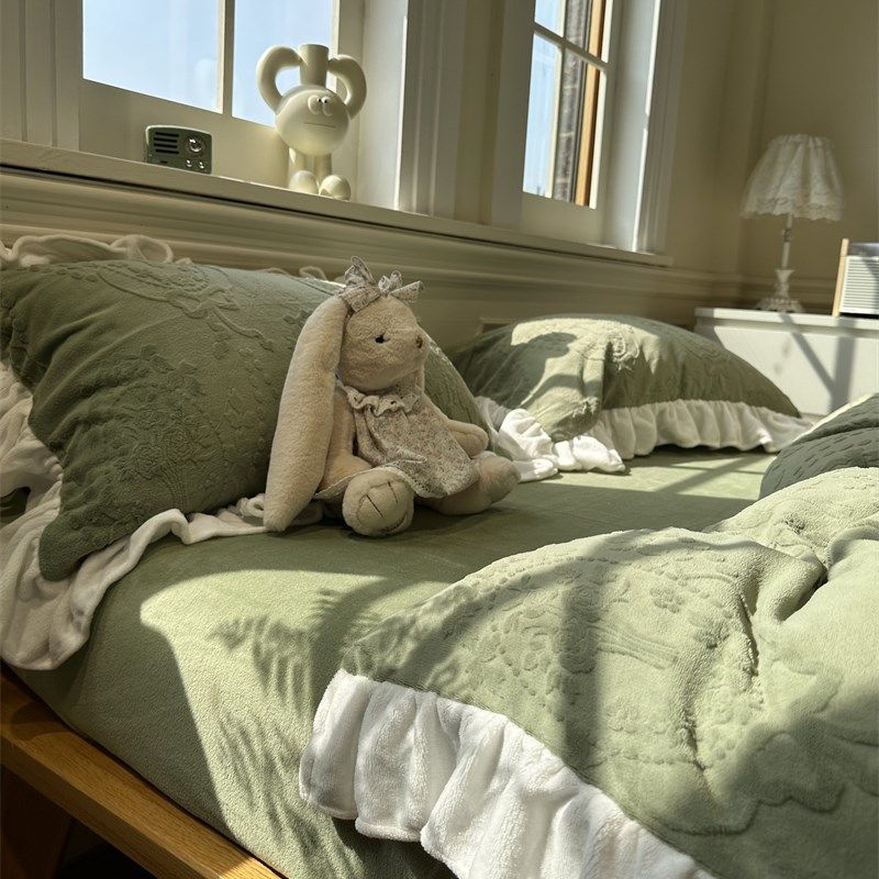 欧式加厚花边款牛奶雕花绒远山绿四件套1.5m1.8米保暖秋冬法兰绒