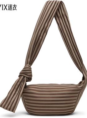 Issey Miyake 女款灰色 June Linear Knit 56 单肩包 迷衣时尚