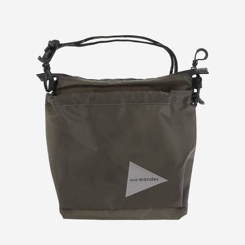 And Wander 男士 单肩包 和 Wander Compact Zip Shoulder Bag