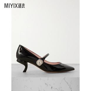 Roger Vivier 玛丽珍 Virgule 高跟鞋 女 迷衣时尚