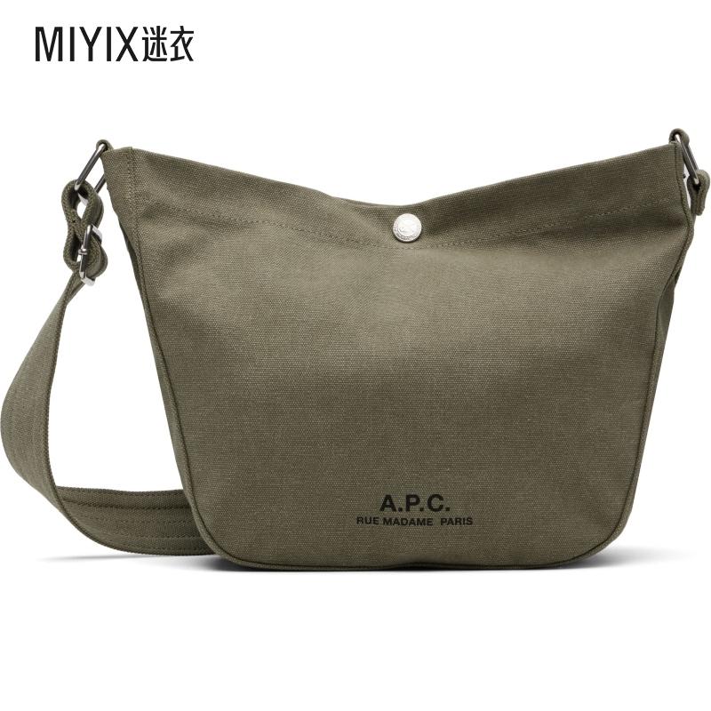 A.P.C. 女款卡其色 Journal 斜挎包 迷衣时尚