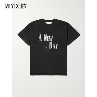 Remi Relief 男款New Day 徽标印花棉针织T恤 迷衣时尚