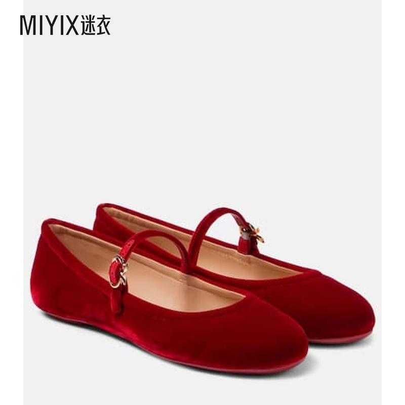 Gianvito Rossi 女款Carla 天鹅绒玛丽珍平底鞋 迷衣时尚