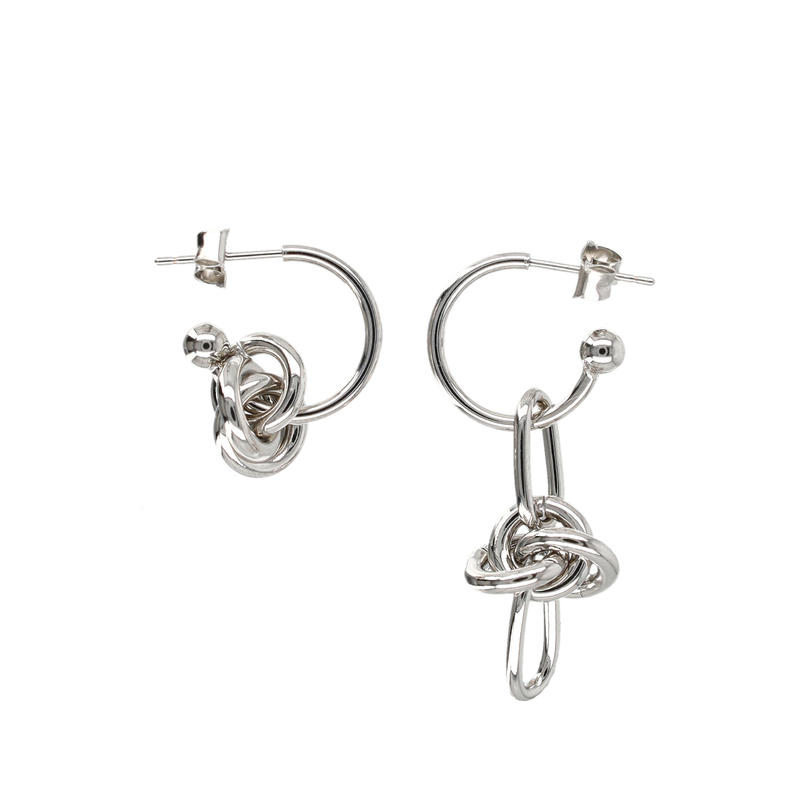 Justine Clenquet 女士 FW25 戒指 Daria mismatched 打结耳环