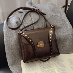 今年流行爆款包包女式2024新款冬季复古铆钉腋下包时尚单肩斜挎包