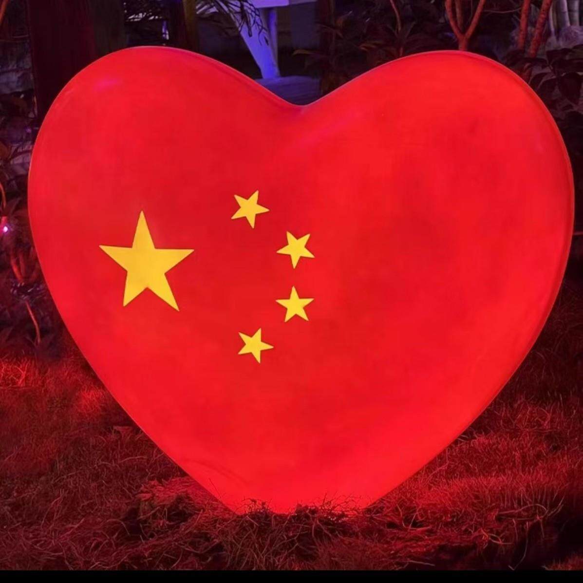户外中国心形造型灯景区广场公园街道网红打卡爱心节日草坪景观灯