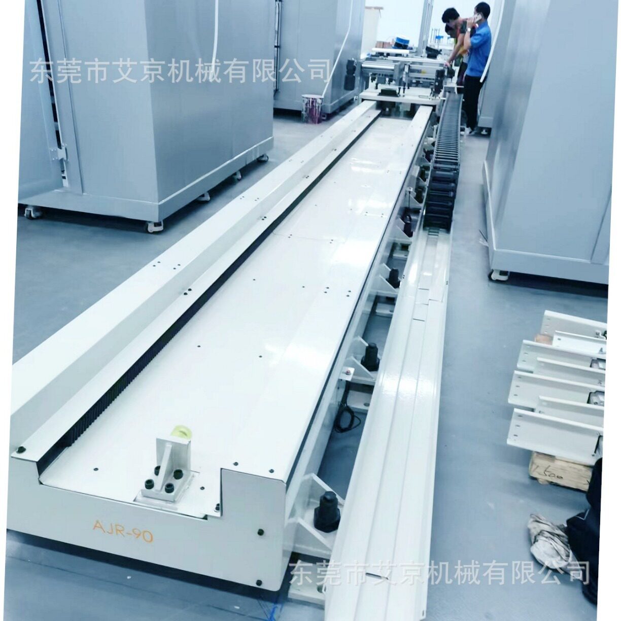 艾京生产机器人地轨行走轴、数控机床上下料、自动取料代替人工