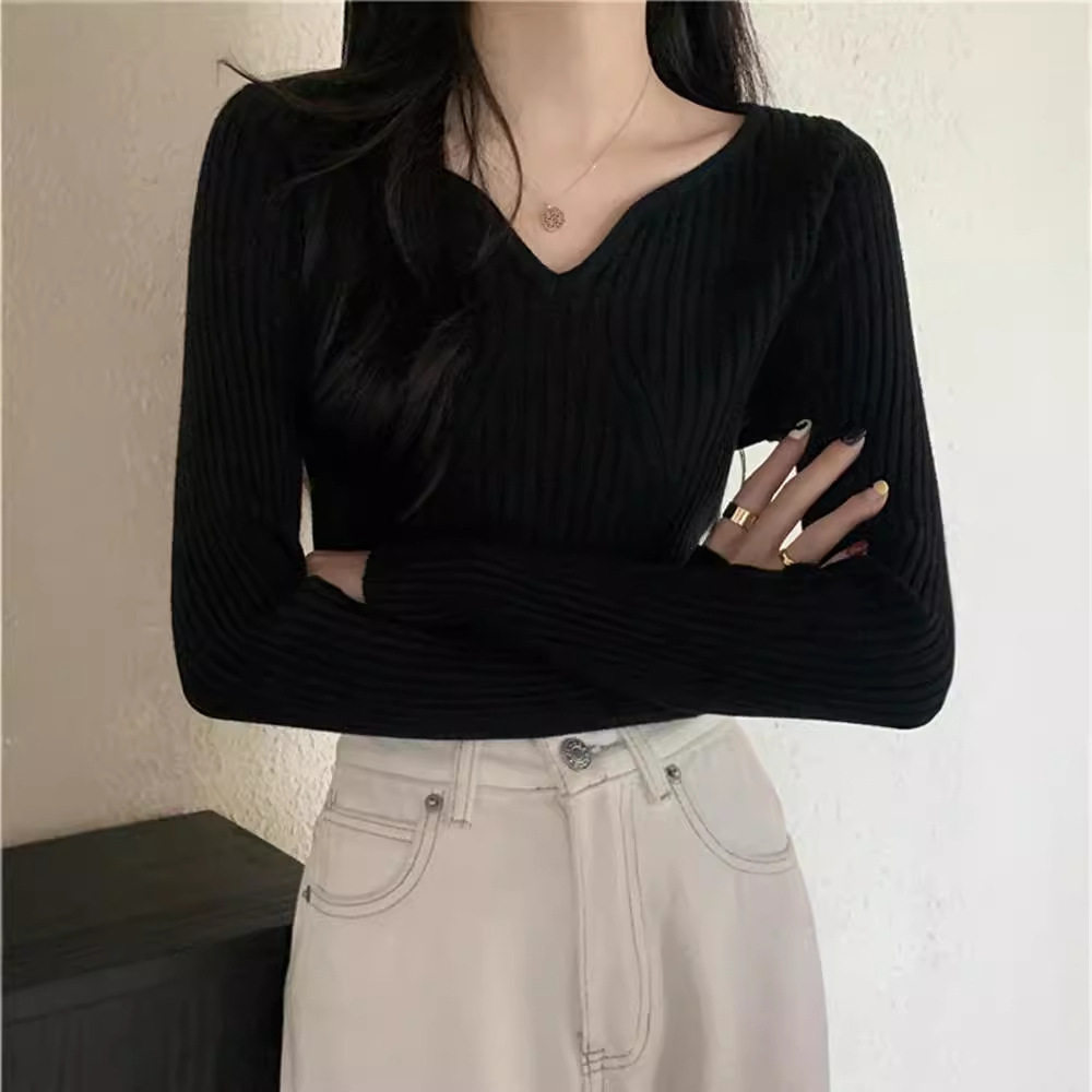 黑色紧身毛衣内搭配小西服的长袖加绒针织v领打底衫女春秋新款女