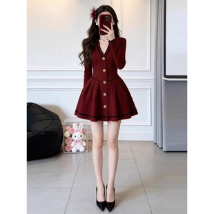 新年战袍红色连衣裙女秋冬2026新款富家千金感小个子收腰a字短裙