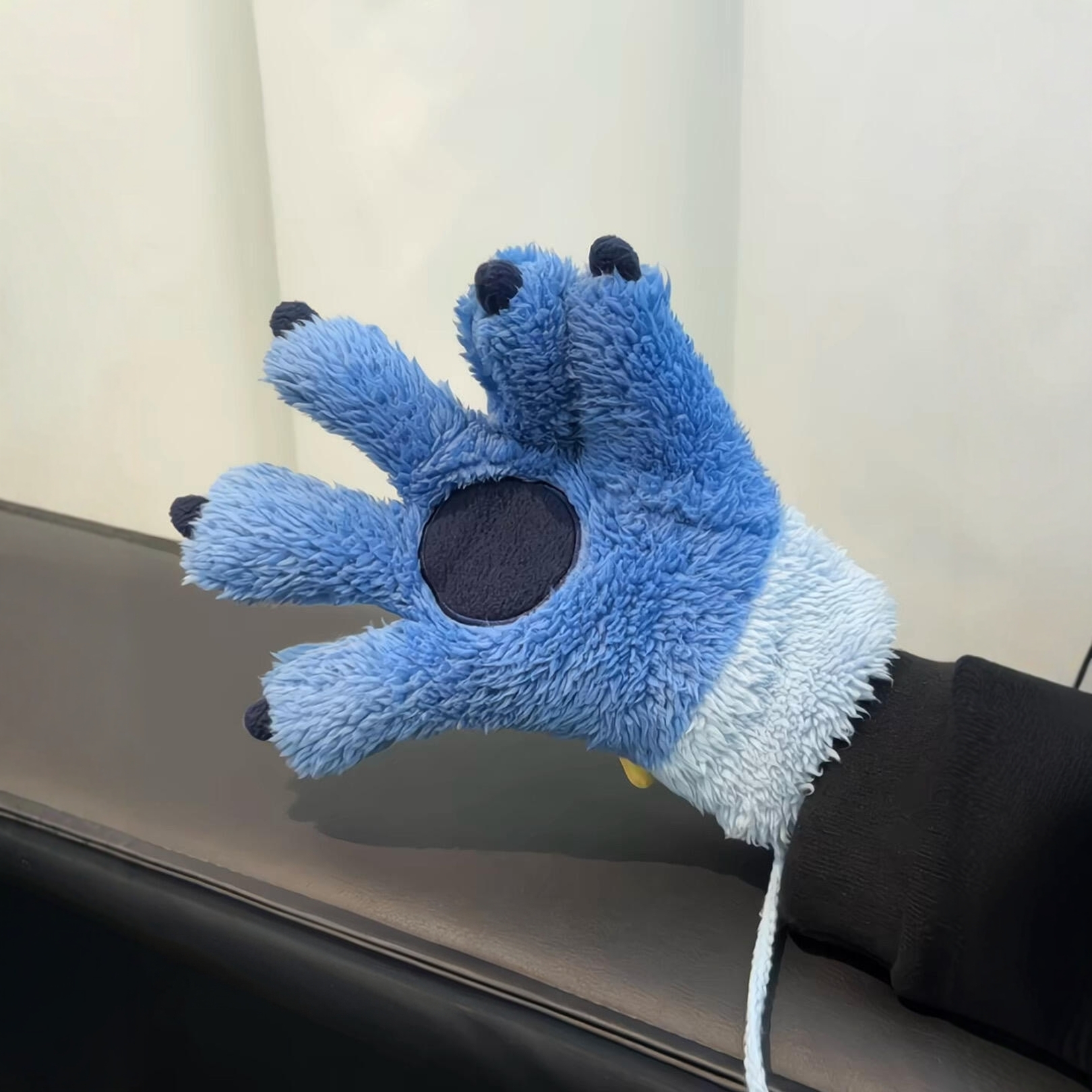 好朋友快送我史迪仔爪爪手套!!