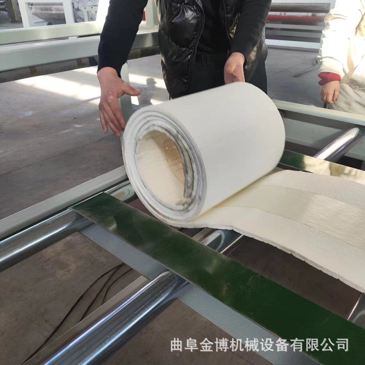 自带背胶离型膜泡棉复合机卷对卷加热贴合挤塑板铝箔平贴机