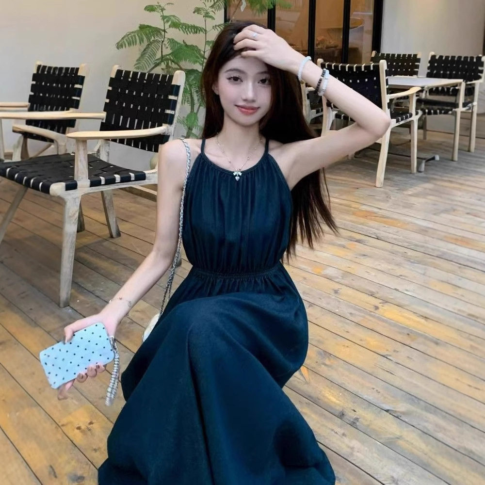 蓝色法式挂脖吊带连衣裙子女夏季新款海边度假风无袖沙滩长裙黑色