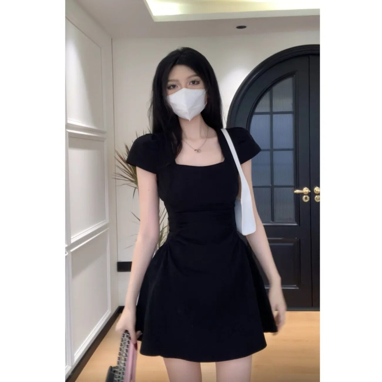 法式黑色简约短款修身短袖连衣裙女新款显瘦名媛气质赫本风连衣裙