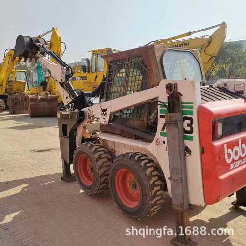 山猫滑移装载机搭配挖臂小挖机skid steer loader