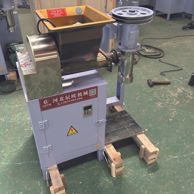 牛筋面机自熟辣条机商用新款小型手工多功能辣条制作加工机器模具