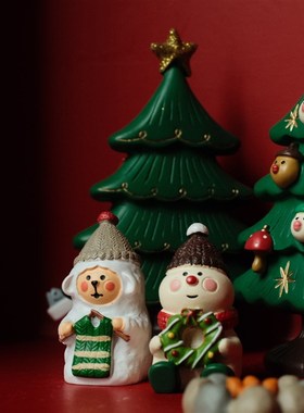 小小可爱圣诞树主题场景小羊小猫雪人桌面装饰圣诞节公仔治愈礼物