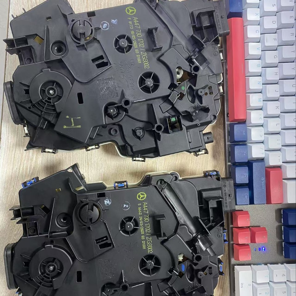 福建奔驰中门中控锁防盗执行器