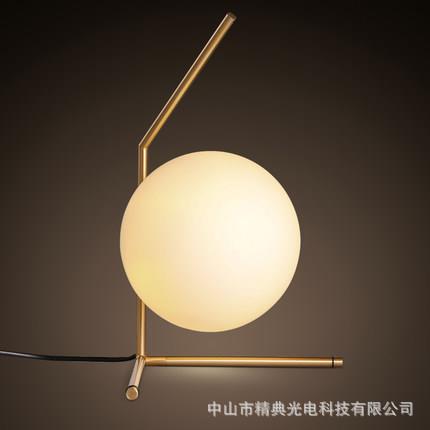 现代简约圆球玻璃台灯北欧创意时尚个性可爱书房卧室床头装饰台灯