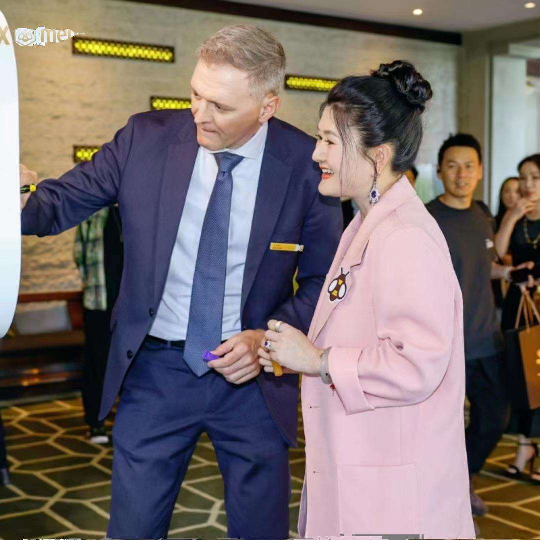 活动签到AR镜面签镜头签镜面签字红毯年会拍照电子版照片互动装置