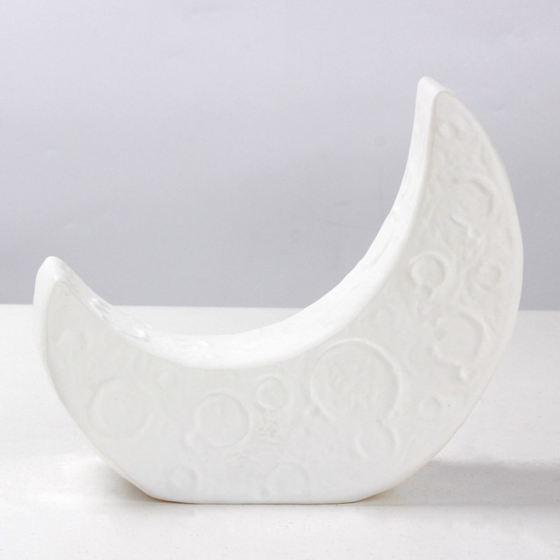 现代艺术月亮摆件简约样板房展厅民宿售楼处半月牙创意设计师雕塑